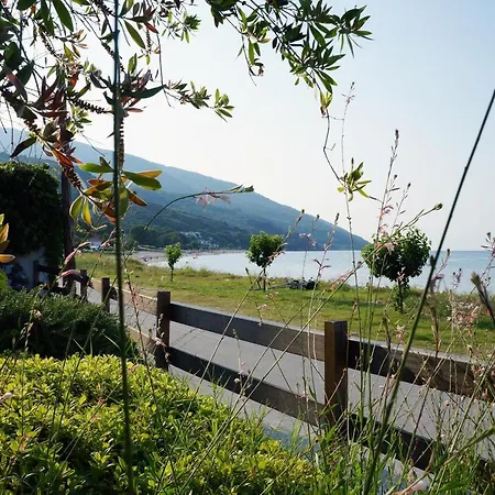 Vilă Tilion Seafront Garden